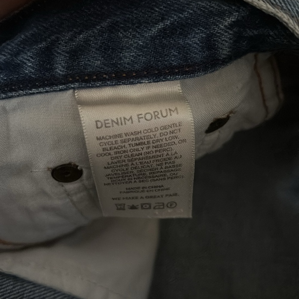 Aritizia Denim Forum The Farrah cheeky short size 25 - NWOT - Picture 7 of 8